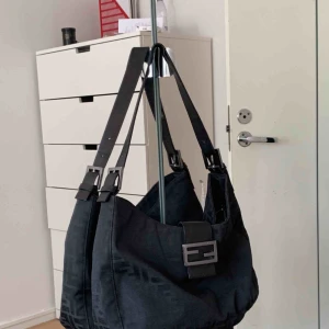  - Äkta Fendi väska i extremt bra skick
