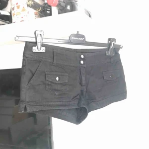  - Svarta shorts från H&M
