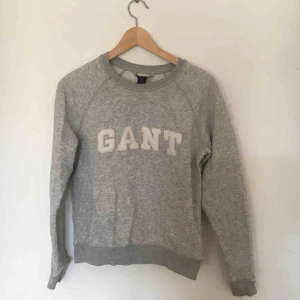  - Snygg tjocktröja från Gant, sparsamt använd! Kan skickas (köpare betalar frakt) eller så kan jag mötas upp i Uppsala!