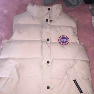  - Canada goose väst oanvänd för stor för mig 