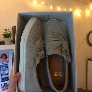  - Skor från dasia i mockaimitation(?). Sparsamt använda. Storlek 41