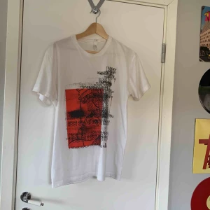  - Super fin unik billie eilish T-shirt. Köpt på billie eilish hemsida 