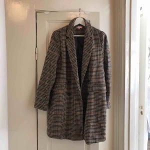  - Tunn hästkappa, köpt i New York. Använd sparsamt, är i fint skick