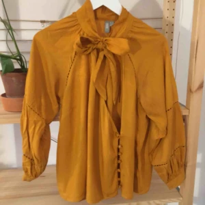  - Knytblus i bomull, använd ca 5 gånger