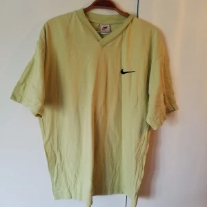  - Kortärmad nike i gröngult