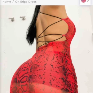  - En jätte fin grön leopard klänning som jag har köpt nyligen, råka beställa fel färg 😞annars är den 🔥 skön material och lite stretching 