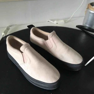  - Mocka slip ons. Jättefint skick