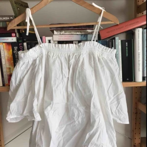  - Blus från hm! Kan hämtas i göteborg eller skickas mot frakt!