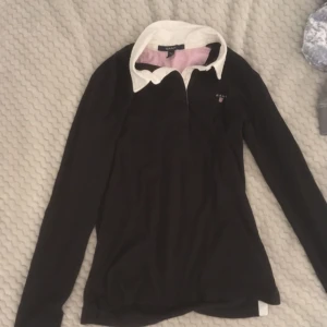  - Fin gant tröja med krage! Jätte skön i materialet! Lite använd 