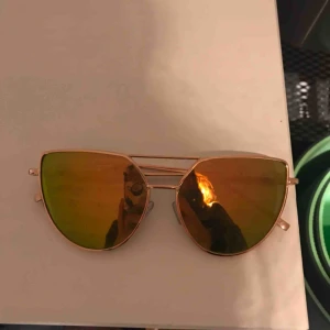  - Snygga solglasögon aldrig använt 