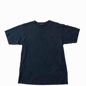 Acne Studios T-shirt Skick: 7/10 lite urtvättad och litet millimeter hål.