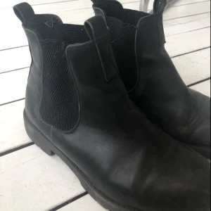  - Svarta boots från dinsko Frakt 50kr 