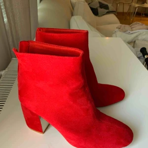  - Stradivarius ankle boots, red. Worn twice. Size 39