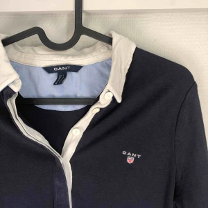  - Tröja med mjuk krage från Gant. Köparen står för frakt📪📪