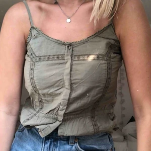  - Säljer detta gröna lite finare linnet!!💚kontakta vid frågor eller intresse!💞