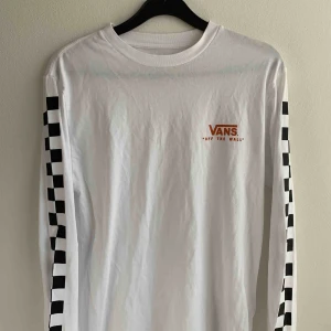  - Långärmad tröja från Vans, strl Small - classic modell lite halvdant baggy. Frakt tillkommer
