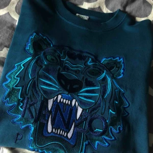  - Kenzo tröja i stl L Använd fåtal gånger Ordinariepris: 2399kr