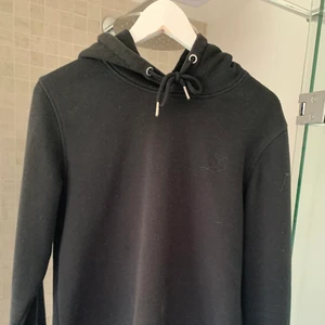 Svart hoodie  - En svart hoodie i storlek S från Jack and Jones 