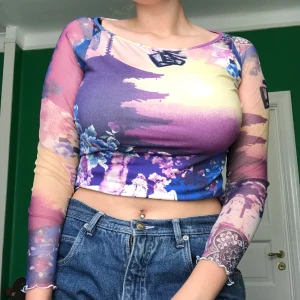 Secondhand  - Super fin tröja med kolla mesh armar. Säljer pga använder aldrig. Frakten ligger på 30kr 