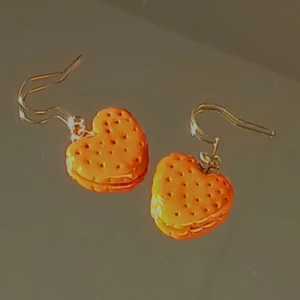 handmade cookie earrings - shipping in Sweden 15kr / if you buy 3 or more items the shipping is free 