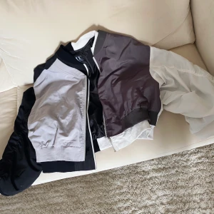 Oversized bombarjacka - Knappt använd bombarjacka med balongärmar ifrån märket AOC (köpt på topshop i London). Storleken är onesize och den sitter snyggt oversize på mig som är en storlek S. Nypris var runt 1000 kronor och den är som ny!