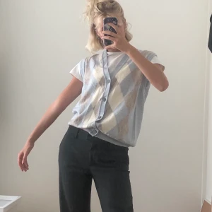 Sweater vest - Så fin blå sweater vest som jag tyvärr inte använder.  Har typ inget mer att säga ni ser ju den är fantastisk