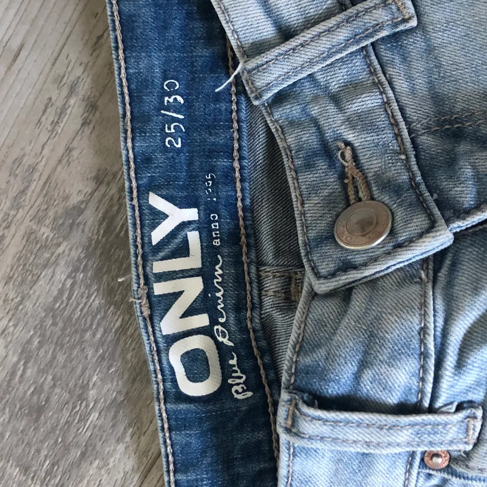 snygga och stretchiga jeans 🥰 frakten ingår i priset 💕. Jeans & Byxor.