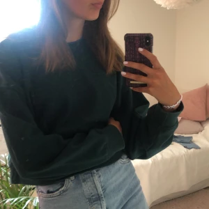 Zara - Mörk grön college tröja från zara!!💚💚