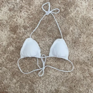Bikini top - Snygg helt oanvänd bikiniöverdel från nelly