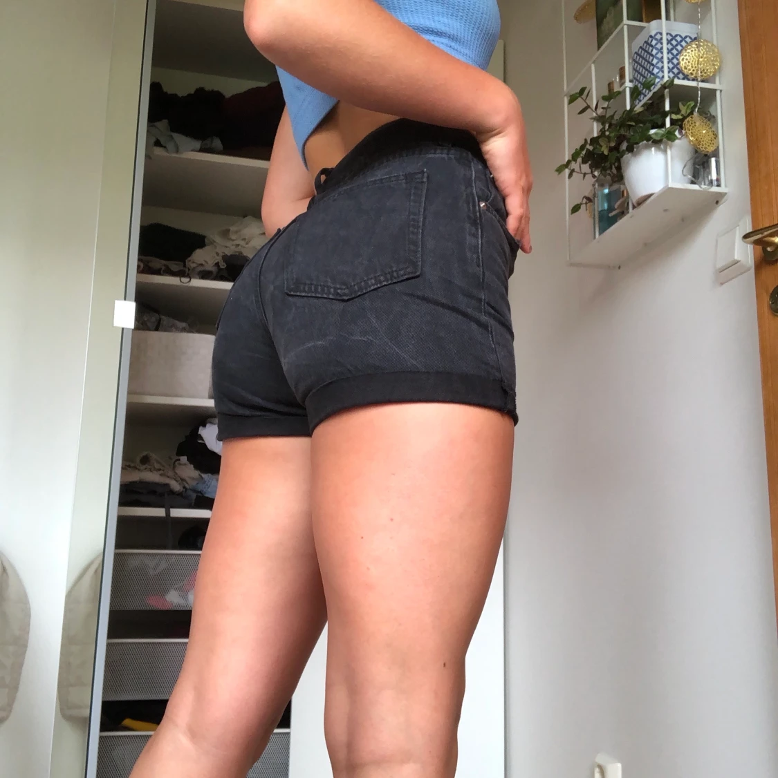 Ett par svarta shorts i storlek S eller XS