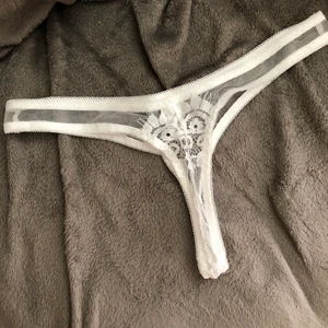 Sexig vit thong - Super sexy😍100% ny✨ storlek M✨stuss 93-99✨fri frakt över 299 kr