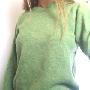 Stickad ulltröja - Najs stickad ulltröja i världens finaste färg😍 perfekt till hösten för den är skitvarm!!!!