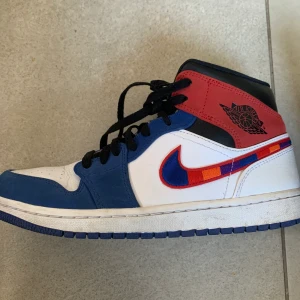 Air jordan - Sparsamt använda Jordans 1 mid💓
