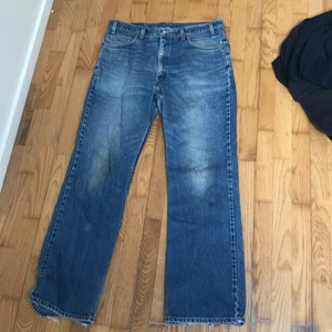 Lewis jeans - Raka Lewis Jean 517 riktigt sköna passar M och L haft dom ca 1 år