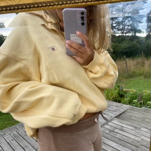 Gant tröja  - Super fin, bra skick. Möts upp i Sthlm (inne i stan). Annars fraktar jag! 