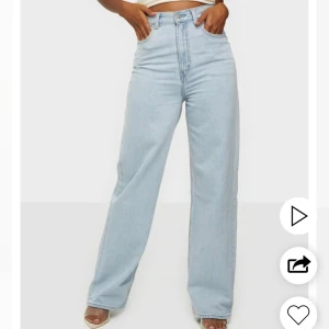 Loose jeans Levis - Säljer mina loose fit jeans från Levis som tyvärr va lite för stora för mig! Köpta för 1250kr, pris kan diskuteras. Storlek W29, skulle säga att de passar en 38