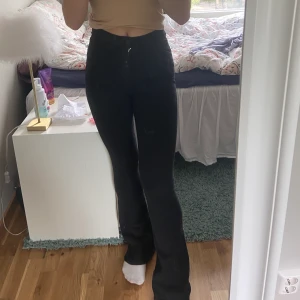 Bootcut jeans  - Ett par super snygga bootcut jeans ifrån ginatricot! Säljer då det inte kommer till användning 