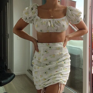 Oanvänt set - Helt oanvänt set från Yvonne & Love. I storlek M, men passar även mig som vanligtvis har S. Frakt på 49kr tillkommer ❤️