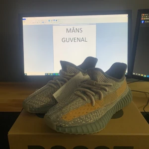 Yeezy 350 V2 Israfil - Helt nya, har kvitto från Adidas. Storlek 37 1/3. Kan skickas. 