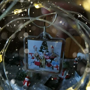 Nyckelring  - Beställ dina julklappar i tid 🌲 med en nyckelring med valfri bild för endast 60kr! 🎅