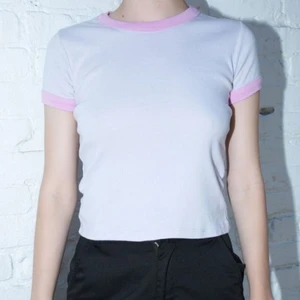 brandy melville t-shirt - lila tshirt från brandy melville, köpt i barcelona :) 