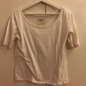 Tre kvart tröja - Vit tröja från Hollister, storlek S.Kunden står för frakten 🤍🤍🤍