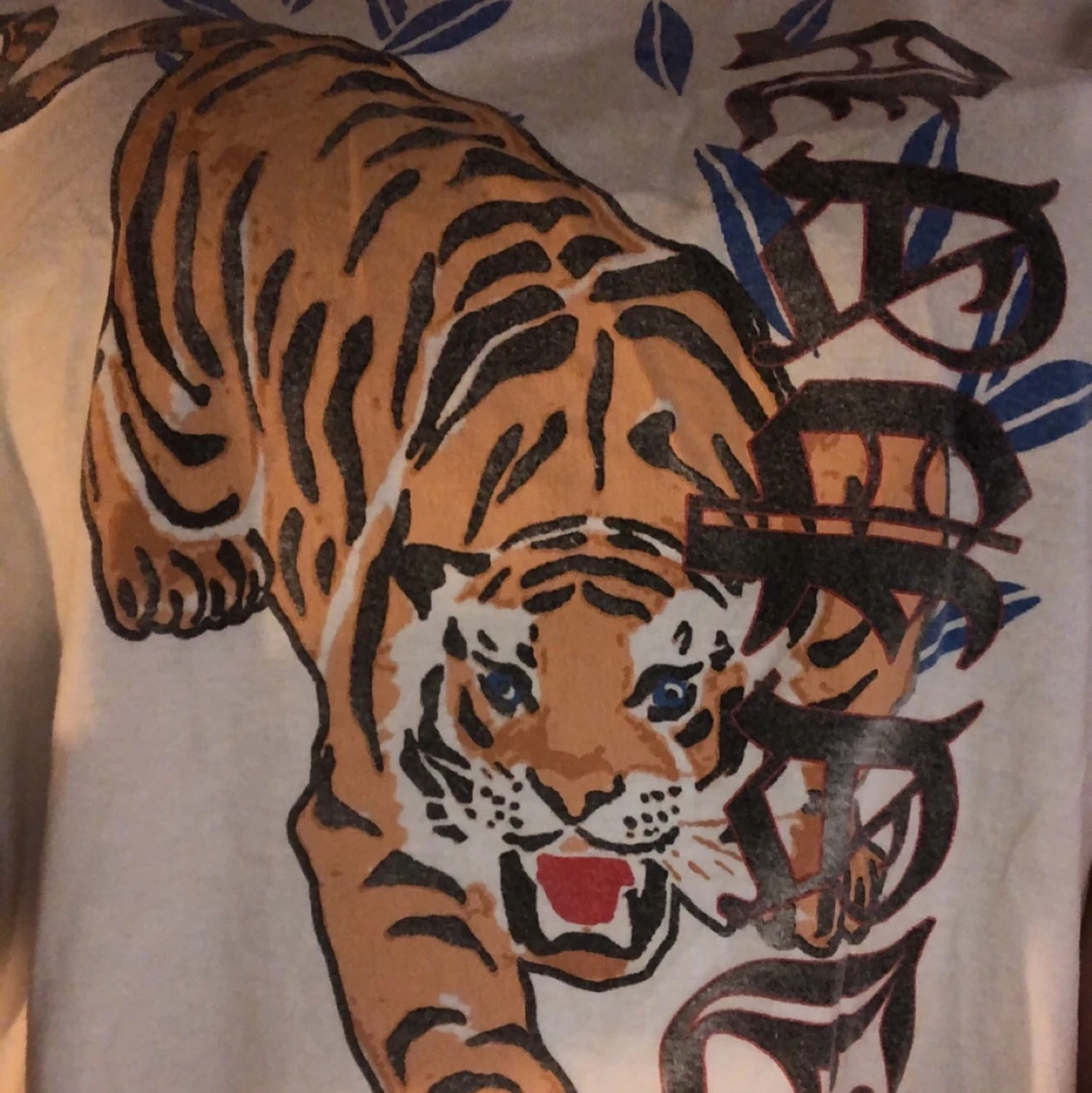 Cool tisha storlek M/L okänt märke - 91