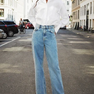 ZARA FULL LENGTH JEANS - Säljer mina Zara jeans pga för stor storlek. Storlek L. Slutsålda på hemsidan. Full length. Använda en gång.  