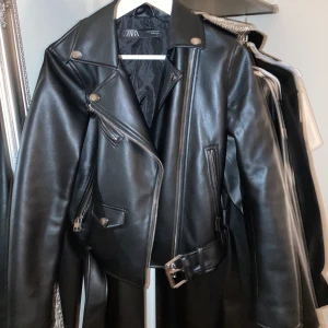 Skinnjackan  - Fake skinnjacka från Zara