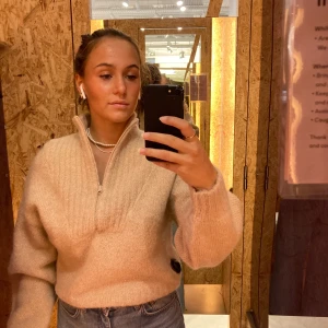 Super skön tröja - En liknade beige sipup tröja super fin och skön❤️❤️❤️