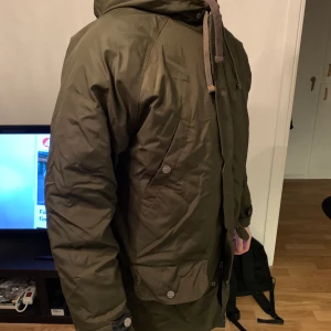 Vinterjacka för män - Ny och oanvänd vinterjacka för män från märket Hummels. Passar storlekarna small och medium. Bra kvalité för detta pris, jackan håller värmen och är dubbelfodrad. Hämtas i Stockholm.