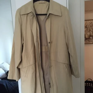  - Fin vårjacka.
Aldrig använd!
Frakt tillkommer.