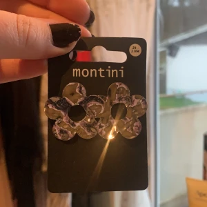 Montini örhänge  - Montini örhänge, oanvänt. 