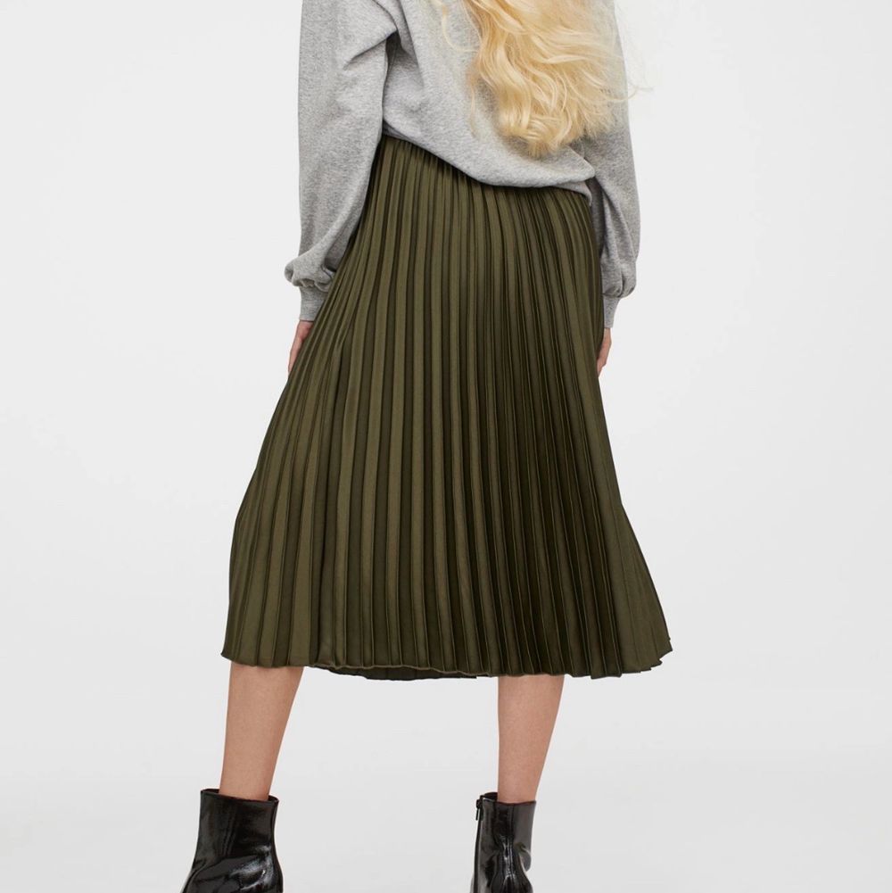 Grön plisserad kjol - H&M | Plick Second Hand